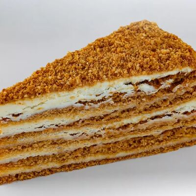 Медовик торт в Seventh Breakfast Coffee по цене 359 ₽