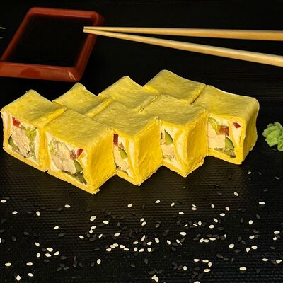 Ролл тортилья с курицейв Суши BRO по цене 486 ₽