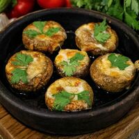 Шампиньоны, запеченные с сыром в Мзиани