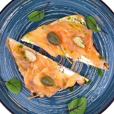 Брускетта с лососем в Тальятелло по цене 550 ₽