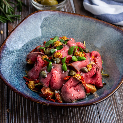 Салат с ростбифом в Jager restopub по цене 700 ₽