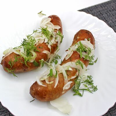 Купаты куриные с маринованным лучком в Чёрный и белый по цене 130 ₽