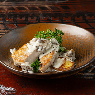 Цыпленок в соусе с грибами в Bistro 113 по цене 570 ₽