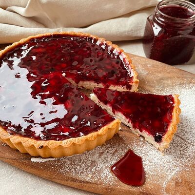 Тарт Творожный с черникой и брусникой в Кондитерская Виолет по цене 919 ₽