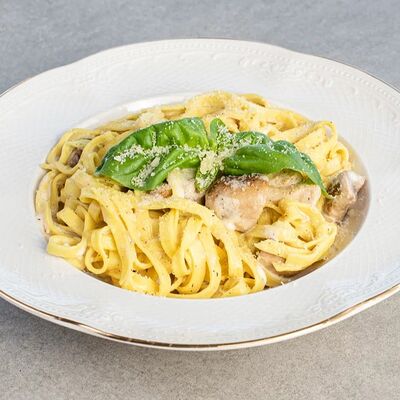 Тальятелле с цыпленком и грибами в Веранда по цене 480 ₽