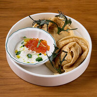 Блины с красной икрой и страчателлой в Клёво