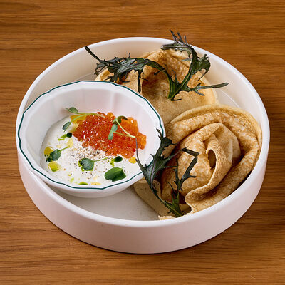 Блины с красной икрой и страчателлой в Клёво по цене 1050 ₽