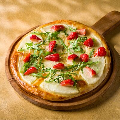 Хачапури с дыней, клубникой и руколой в Дюшес по цене 1390