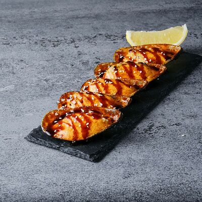 Мидии запеченные под спайси соусом в THE BOX по цене 390