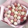 Букет Малина-кокос из клубники в шоколаде в Chococo по цене 1890