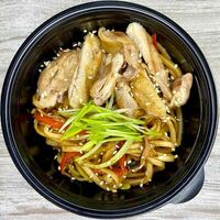 Wok Соба c курицей в Umami