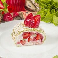Фисташковый рулет с клубникой в Мушмула