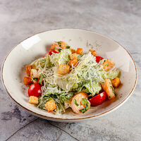 Салат Цезарь с креветками в Биродром и Панчетта