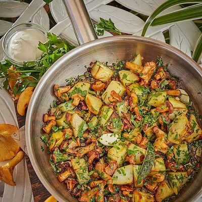 Жареные лисички с картофелем в Сыроварня по цене 650