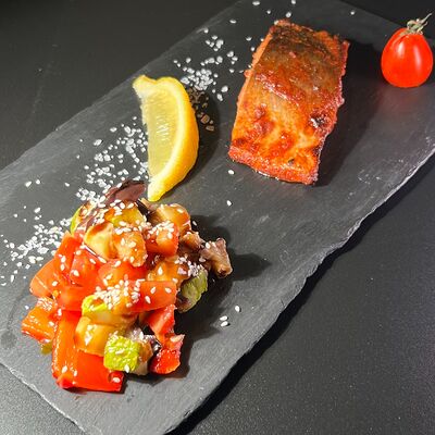 Филе горбуши на мангале с овощным соте в Мираж по цене 580 ₽