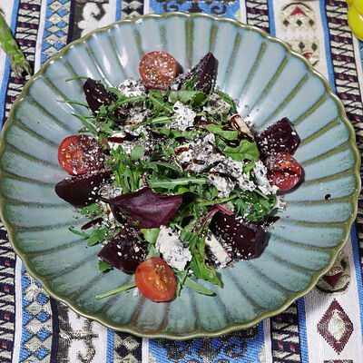 Салат из запечённой свеклы с сыром горгонзола в Ресторан Барашек по цене 790 ₽