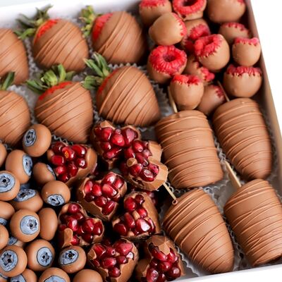 Набор «Фрукты в шоколаде» L в Berry Boutique по цене 5900 ₽
