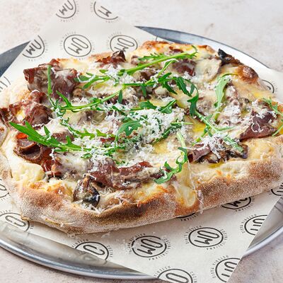 Римская пицца с ростбифом и грибами в Osteria Mario по цене 1100 ₽