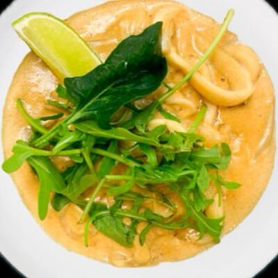 Кальмары в сливочном соусе в Кафе Это Факт по цене 492 ₽