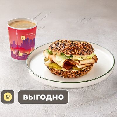 Бейгл с пастрами из индейки и напиток в Шоколадница по цене 920 ₽