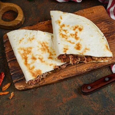 Кесадилья с говядиной в Мясье House по цене 850 ₽