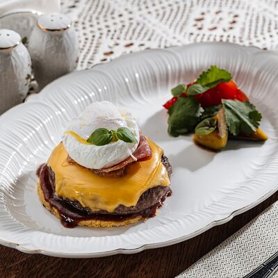 Открытый бургер на драникев Вера Фёдоровна по цене 790 ₽