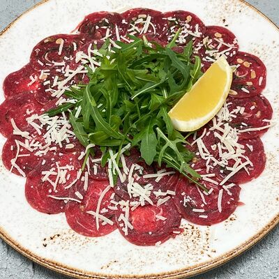 Карпаччо из говядины с руколой в Максима Пицца по цене 1320 ₽