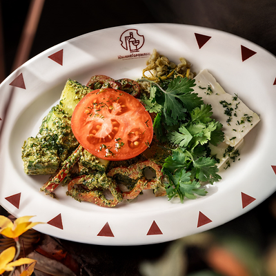 Овощной салат с имеретинским сыром в ЮжанеГорожане по цене 728 ₽