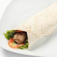 Ролл с тортильей и мраморной котлетой в Матрешка