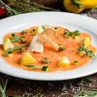 Карпаччо из лосося в Villa Pasta