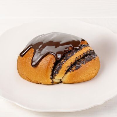 Булочка с маком и шоколадной глазурью в Дом хлеба по цене 100 ₽