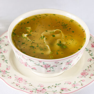 Куриный бульон с домашней лапшой в Юность у моря по цене 420 ₽