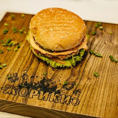 Бургер Курица-беконв Жорики кухня на углях по цене 550 ₽