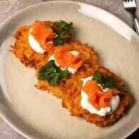 Драники с форелью и сливочным сыром в Время Ч