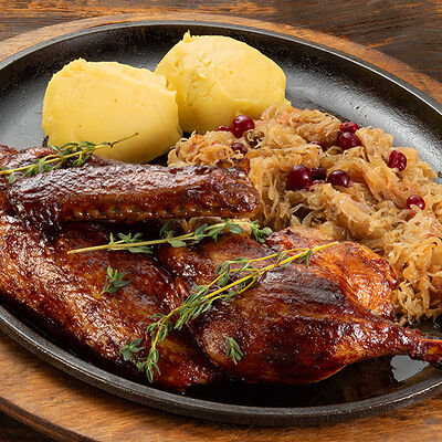 Утка с капустой в Колбасофф по цене 1250