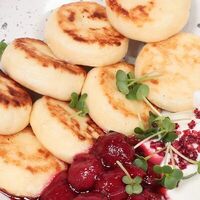 Мини-сырники с вишневым конфитюром в Лес
