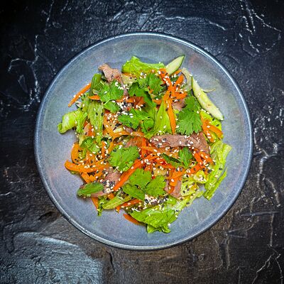 Тайский салат с говядинойв Японика по цене 940 ₽