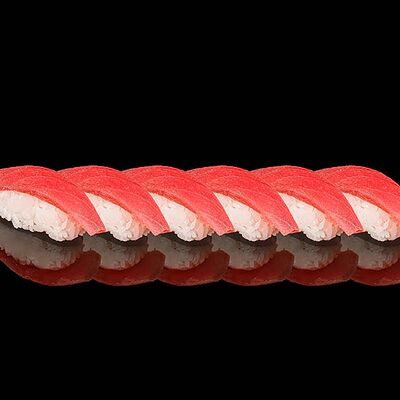 Набор суши с Тунцом в Калифафила по цене 960 ₽