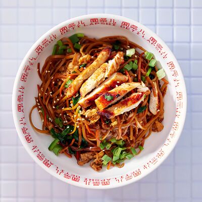 Лапша с курицей Chow mein в Deti Lapshi по цене 560 ₽