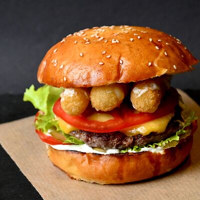 Бургер Сырный Бум в Рога Лося по цене 480 ₽