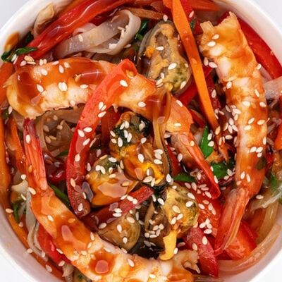 Удон с морепродуктами в Wok&Roll по цене 566 ₽