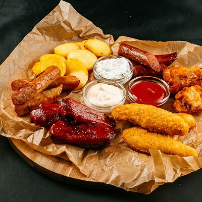 Мясная большая тарелка на компанию в Горки парк по цене 1520 ₽