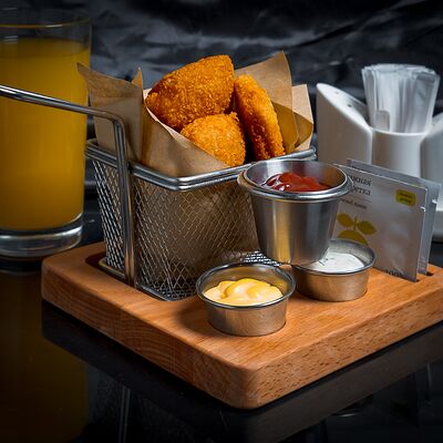 Наггетсы с 3-я соусами в Тесоро по цене 460 ₽