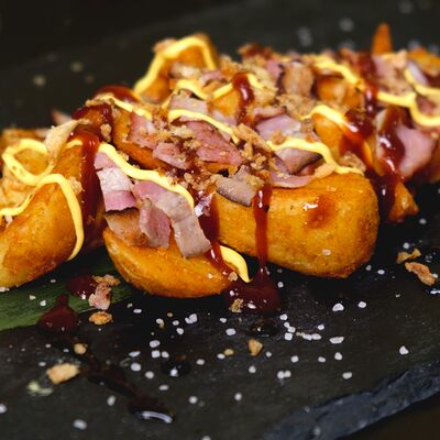 Картофельные дольки с беконом в Caviar Rolls по цене 380 ₽