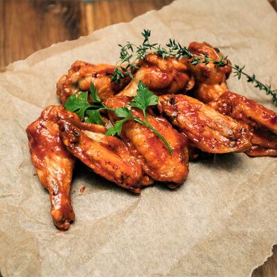Куриные крылья гриль с соусом Sweet Chili в Серебряная Fabrika по цене 550 ₽