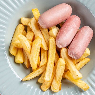 Куриные сосиски с картофелем фри в Avgust13 по цене 710 ₽