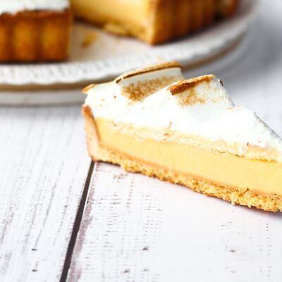 Торт Лимонный с меренгой в Пекарня Тартин по цене 330 ₽