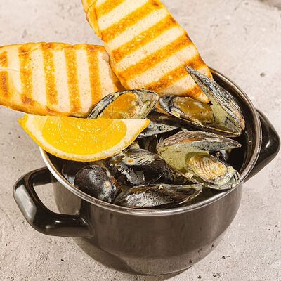 Черноморские мидии в сливочно-кокосовом соусе каррив Stories по цене 750 ₽