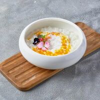 Каша рисовая на кокосовом молоке с соусом манго и кокосовой стружкой в Come Mode Cafe