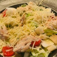 Цезарь с курицей в Сытый бобёр